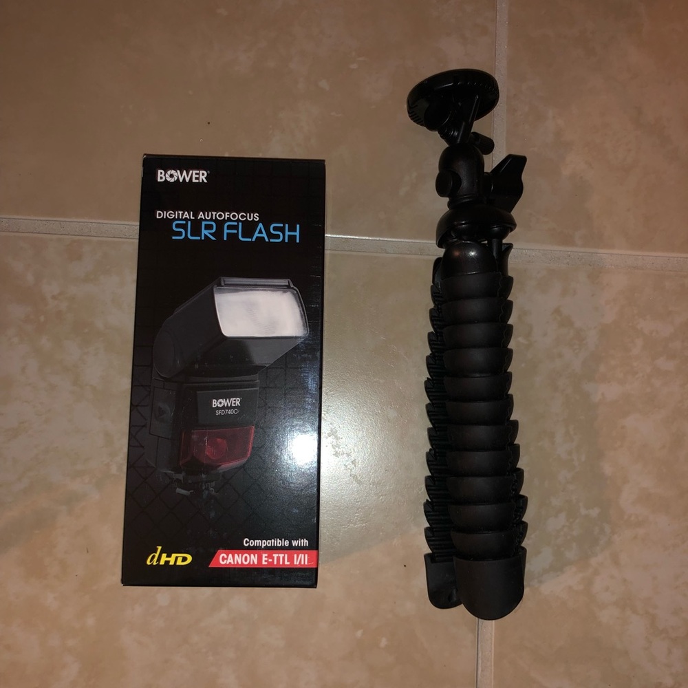 TRIPOD AND FLASH BUNDLE 📸